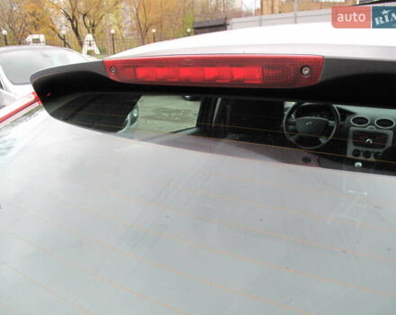 Белый Форд Фокус, объемом двигателя 1.39 л и пробегом 215 тыс. км за 5000 $, фото 45 на Automoto.ua