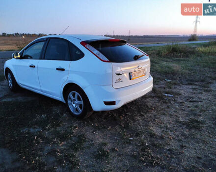 Белый Форд Фокус, объемом двигателя 1.39 л и пробегом 260 тыс. км за 4400 $, фото 3 на Automoto.ua