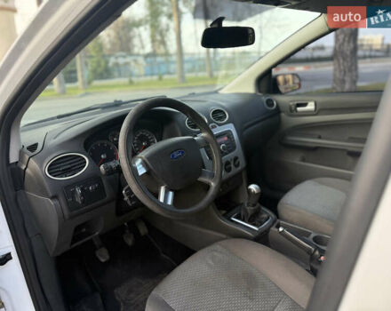 Белый Форд Фокус, объемом двигателя 1.4 л и пробегом 200 тыс. км за 5500 $, фото 10 на Automoto.ua