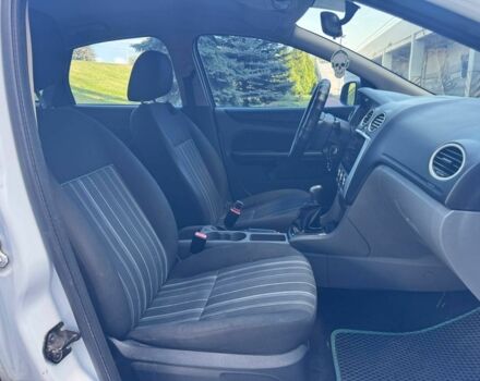 Белый Форд Фокус, объемом двигателя 1.4 л и пробегом 200 тыс. км за 4600 $, фото 7 на Automoto.ua