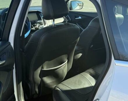 Белый Форд Фокус, объемом двигателя 2 л и пробегом 197 тыс. км за 7500 $, фото 3 на Automoto.ua