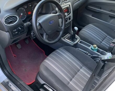 Белый Форд Фокус, объемом двигателя 1.4 л и пробегом 150 тыс. км за 4800 $, фото 1 на Automoto.ua