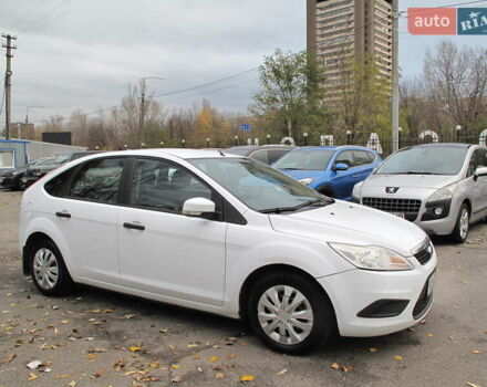 Белый Форд Фокус, объемом двигателя 1.39 л и пробегом 215 тыс. км за 5000 $, фото 3 на Automoto.ua