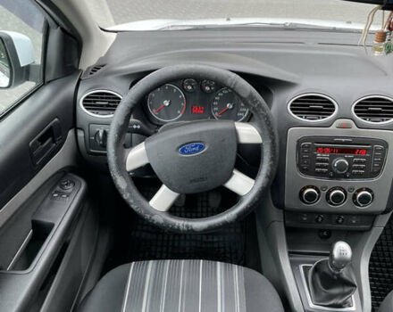 Білий Форд Фокус, об'ємом двигуна 1.4 л та пробігом 325 тис. км за 5000 $, фото 77 на Automoto.ua