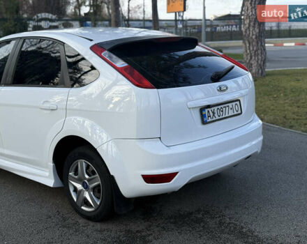 Белый Форд Фокус, объемом двигателя 1.4 л и пробегом 200 тыс. км за 5500 $, фото 7 на Automoto.ua