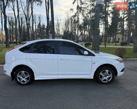 Белый Форд Фокус, объемом двигателя 1.4 л и пробегом 200 тыс. км за 5500 $, фото 4 на Automoto.ua