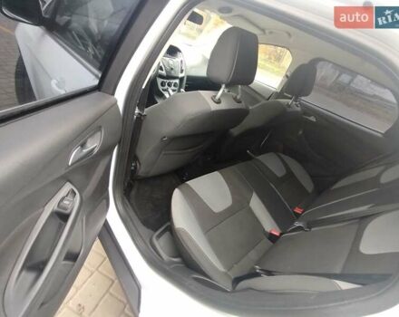 Білий Форд Фокус, об'ємом двигуна 1.6 л та пробігом 266 тис. км за 6999 $, фото 54 на Automoto.ua