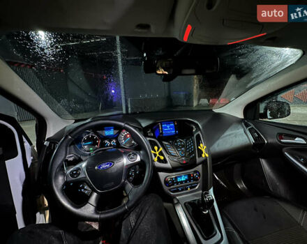 Белый Форд Фокус, объемом двигателя 1.6 л и пробегом 225 тыс. км за 6700 $, фото 10 на Automoto.ua