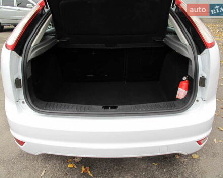 Белый Форд Фокус, объемом двигателя 1.39 л и пробегом 215 тыс. км за 5000 $, фото 47 на Automoto.ua