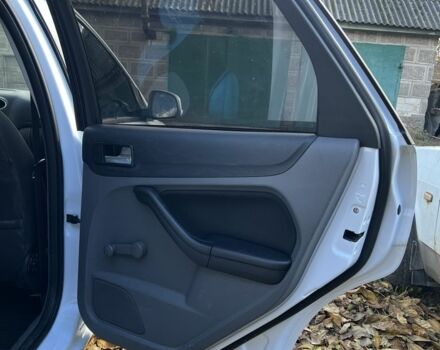 Белый Форд Фокус, объемом двигателя 1.6 л и пробегом 232 тыс. км за 5300 $, фото 11 на Automoto.ua