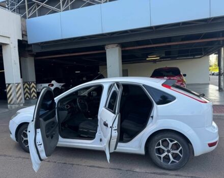 Белый Форд Фокус, объемом двигателя 1.4 л и пробегом 200 тыс. км за 4600 $, фото 9 на Automoto.ua