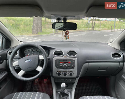 Білий Форд Фокус, об'ємом двигуна 1.4 л та пробігом 325 тис. км за 5000 $, фото 74 на Automoto.ua