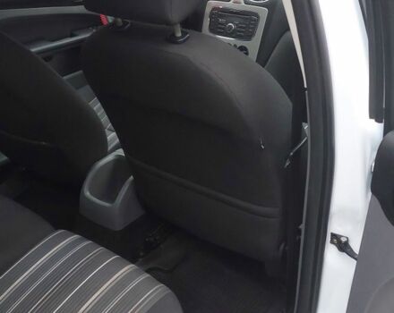 Белый Форд Фокус, объемом двигателя 1.4 л и пробегом 92 тыс. км за 8800 $, фото 15 на Automoto.ua