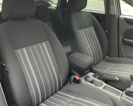 Белый Форд Фокус, объемом двигателя 1.4 л и пробегом 326 тыс. км за 4800 $, фото 6 на Automoto.ua