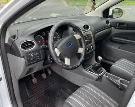 Білий Форд Фокус, об'ємом двигуна 1.4 л та пробігом 325 тис. км за 5000 $, фото 65 на Automoto.ua