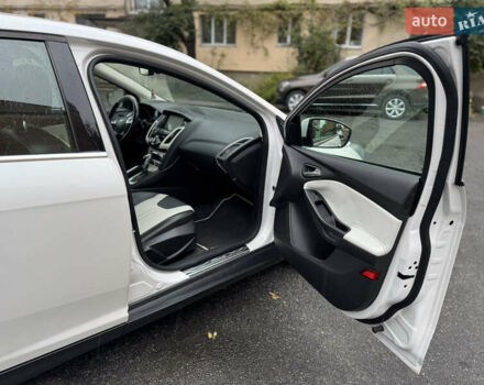 Форд Фокус 2011 в Виннице на Automoto.ua Белый Форд Фокус, объемом двигателя 2 л и пробегом 175 тыс. км за 7500 $, фото 12 на Automoto.ua