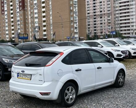 Белый Форд Фокус, объемом двигателя 1.4 л и пробегом 240 тыс. км за 3900 $, фото 4 на Automoto.ua