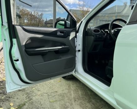 Белый Форд Фокус, объемом двигателя 1.6 л и пробегом 232 тыс. км за 5300 $, фото 8 на Automoto.ua