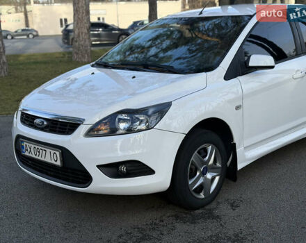 Белый Форд Фокус, объемом двигателя 1.4 л и пробегом 200 тыс. км за 5500 $, фото 3 на Automoto.ua