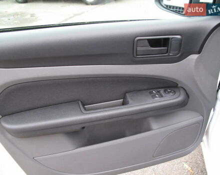 Белый Форд Фокус, объемом двигателя 1.39 л и пробегом 215 тыс. км за 5000 $, фото 12 на Automoto.ua