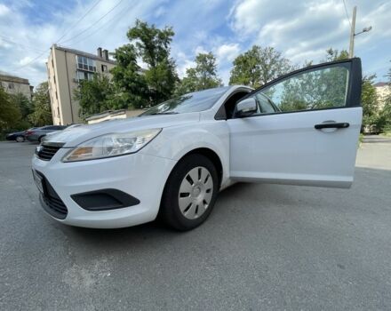 Белый Форд Фокус, объемом двигателя 1.4 л и пробегом 213 тыс. км за 5300 $, фото 4 на Automoto.ua