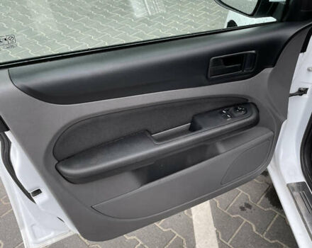 Білий Форд Фокус, об'ємом двигуна 1.4 л та пробігом 325 тис. км за 5000 $, фото 55 на Automoto.ua