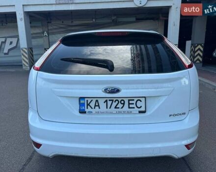 Белый Форд Фокус, объемом двигателя 1.4 л и пробегом 200 тыс. км за 4600 $, фото 3 на Automoto.ua