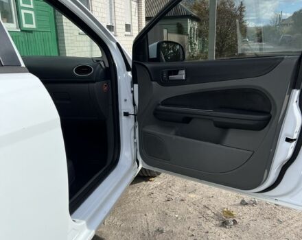 Белый Форд Фокус, объемом двигателя 1.6 л и пробегом 232 тыс. км за 5300 $, фото 9 на Automoto.ua