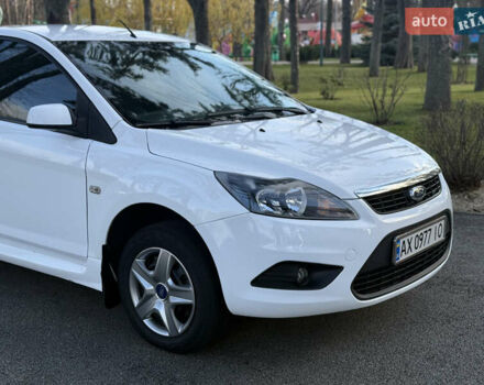 Белый Форд Фокус, объемом двигателя 1.4 л и пробегом 200 тыс. км за 5500 $, фото 2 на Automoto.ua