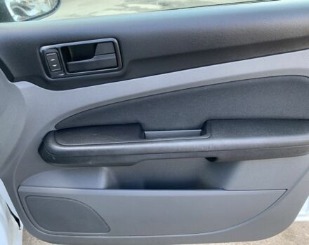 Белый Форд Фокус, объемом двигателя 1.4 л и пробегом 150 тыс. км за 4800 $, фото 4 на Automoto.ua