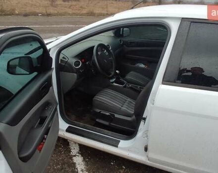 Білий Форд Фокус, об'ємом двигуна 1.39 л та пробігом 130 тис. км за 5800 $, фото 3 на Automoto.ua