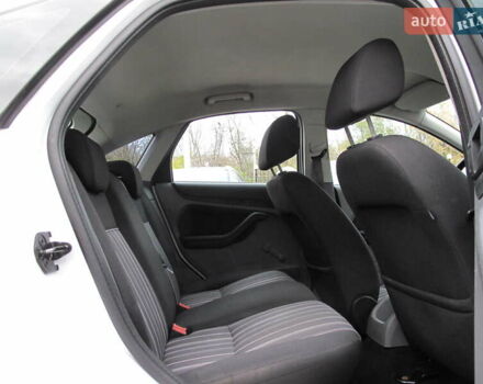 Белый Форд Фокус, объемом двигателя 1.39 л и пробегом 215 тыс. км за 5000 $, фото 39 на Automoto.ua