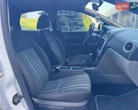 Белый Форд Фокус, объемом двигателя 1.4 л и пробегом 200 тыс. км за 4600 $, фото 10 на Automoto.ua