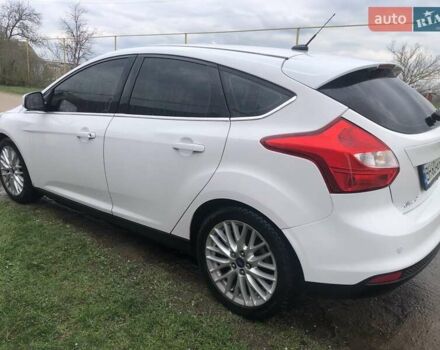 Белый Форд Фокус, объемом двигателя 2 л и пробегом 237 тыс. км за 7500 $, фото 1 на Automoto.ua