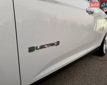 Белый Форд Фокус, объемом двигателя 0 л и пробегом 138 тыс. км за 7999 $, фото 10 на Automoto.ua