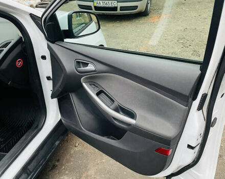 Белый Форд Фокус, объемом двигателя 1.6 л и пробегом 288 тыс. км за 5200 $, фото 15 на Automoto.ua