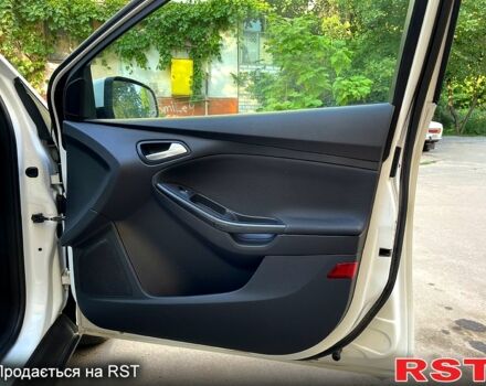 Белый Форд Фокус, объемом двигателя 1.6 л и пробегом 214 тыс. км за 7700 $, фото 5 на Automoto.ua