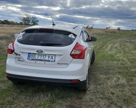 Белый Форд Фокус, объемом двигателя 0 л и пробегом 88 тыс. км за 6500 $, фото 5 на Automoto.ua