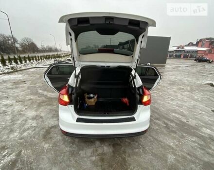 Белый Форд Фокус, объемом двигателя 1.6 л и пробегом 280 тыс. км за 7800 $, фото 2 на Automoto.ua