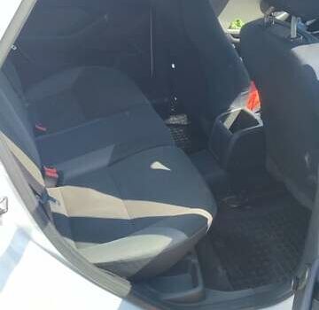 Белый Форд Фокус, объемом двигателя 1.6 л и пробегом 560 тыс. км за 5500 $, фото 7 на Automoto.ua