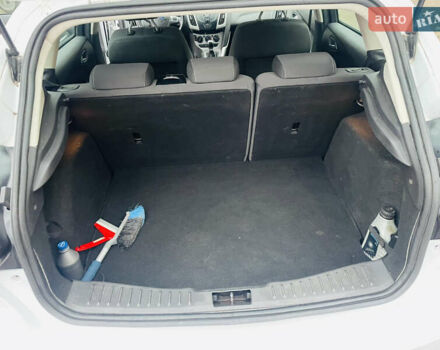 Белый Форд Фокус, объемом двигателя 1.6 л и пробегом 288 тыс. км за 5200 $, фото 18 на Automoto.ua