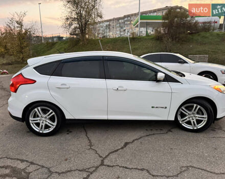 Белый Форд Фокус, объемом двигателя 0 л и пробегом 138 тыс. км за 7999 $, фото 28 на Automoto.ua