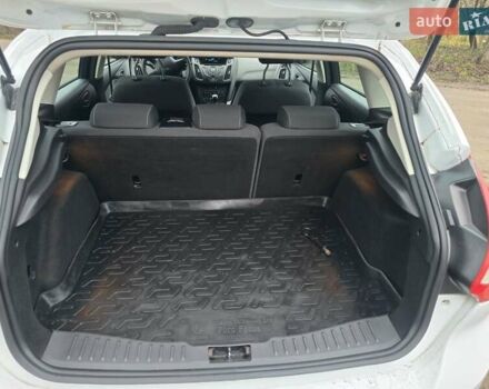 Белый Форд Фокус, объемом двигателя 1.6 л и пробегом 160 тыс. км за 6500 $, фото 5 на Automoto.ua