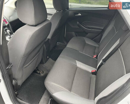 Белый Форд Фокус, объемом двигателя 2 л и пробегом 205 тыс. км за 7400 $, фото 6 на Automoto.ua