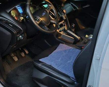 Форд Фокус 2013 в Полтаве на Automoto.ua Белый Форд Фокус, объемом двигателя 1 л и пробегом 160 тыс. км за 6450 $, фото 9 на Automoto.ua