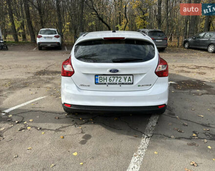 Белый Форд Фокус, объемом двигателя 0 л и пробегом 100 тыс. км за 8500 $, фото 7 на Automoto.ua