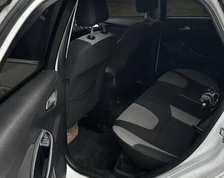 Белый Форд Фокус, объемом двигателя 1 л и пробегом 149 тыс. км за 6600 $, фото 7 на Automoto.ua