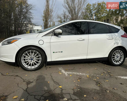 Белый Форд Фокус, объемом двигателя 0 л и пробегом 100 тыс. км за 8500 $, фото 5 на Automoto.ua