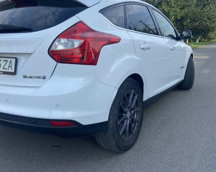 Белый Форд Фокус, объемом двигателя 0 л и пробегом 115 тыс. км за 5400 $, фото 13 на Automoto.ua