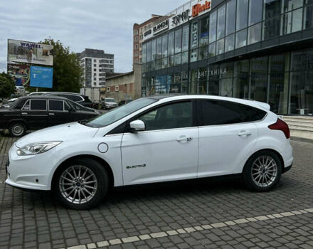 Форд Фокус 2013 в Ивано-Франковске на Automoto.ua Белый Форд Фокус, объемом двигателя 0 л и пробегом 165 тыс. км за 7800 $, фото 3 на Automoto.ua